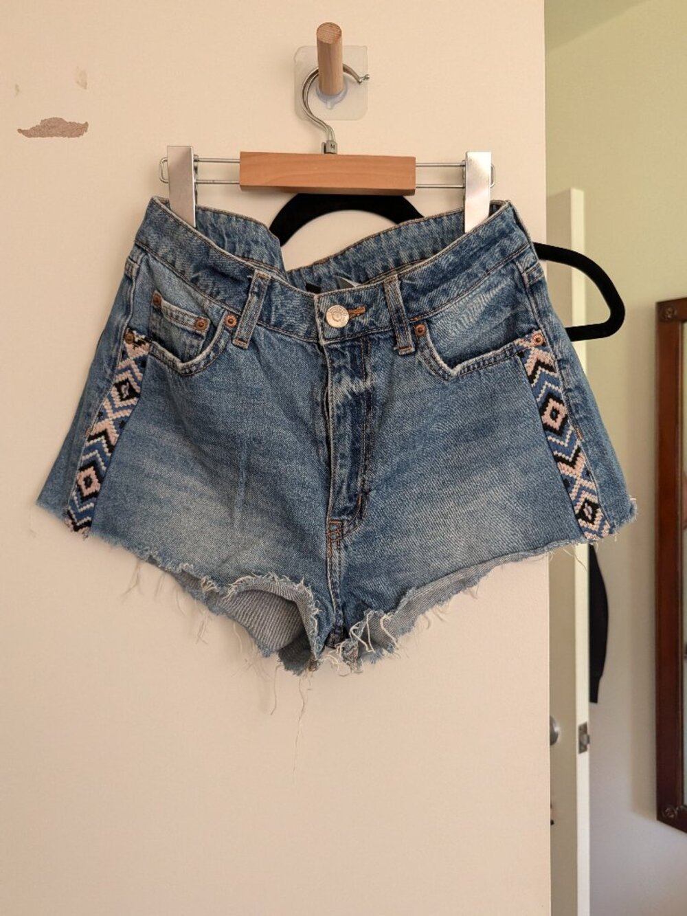 H&M Divided Denim Cutoff Shorts Aztec Embroidery Side Trim High Waist Size 6